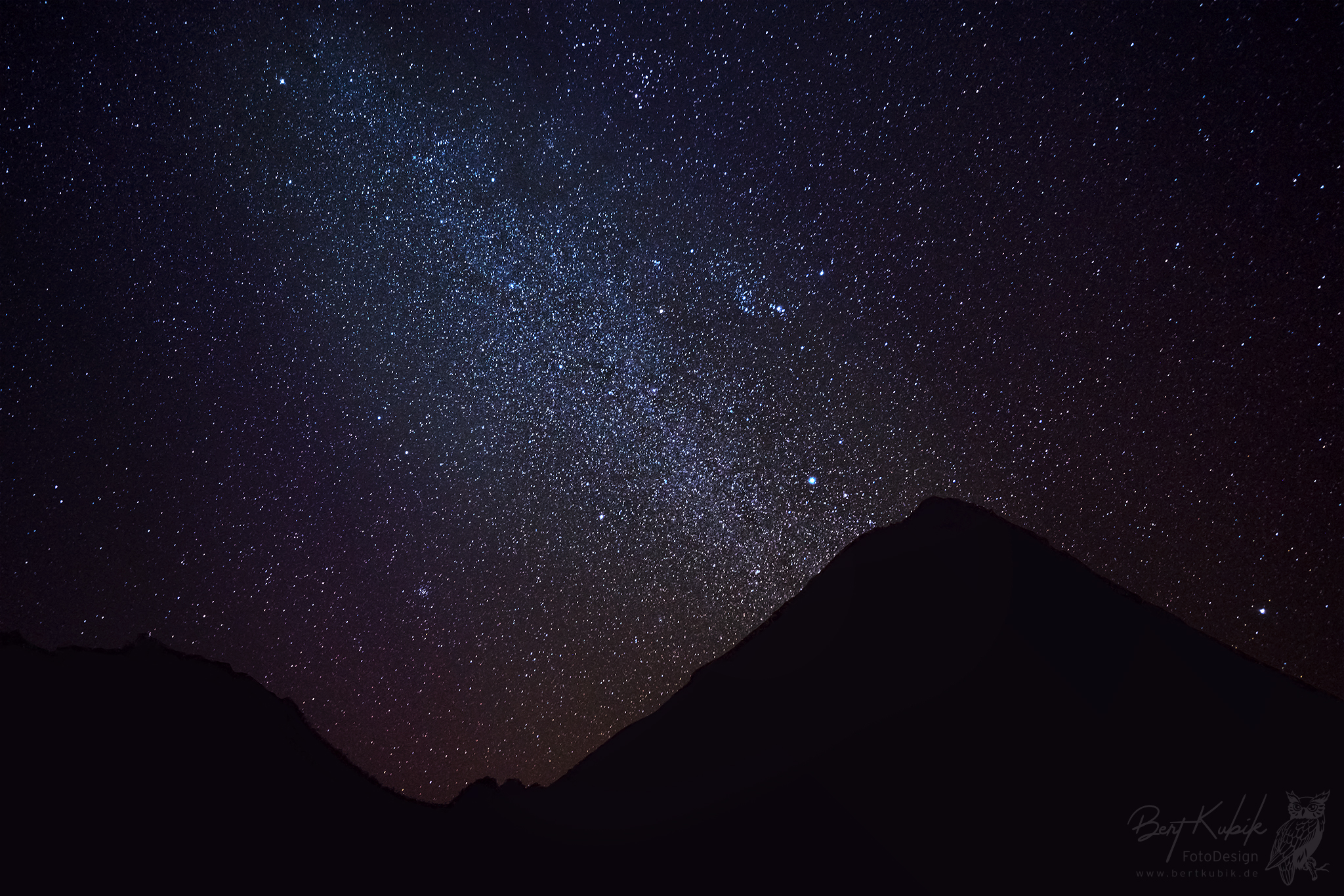 Sternenhimmel über dem Pico Fogo in der Cha das Caldeiras auf Fogo